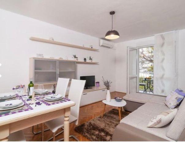 Triumph Appartement Split Buitenkant foto